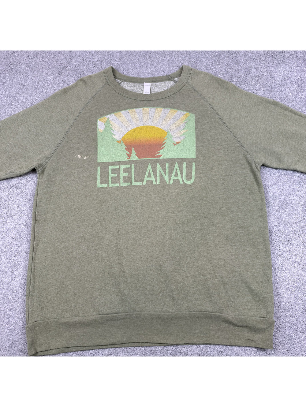 Alternative Leelanau sweatshirt size L green graphic pullover